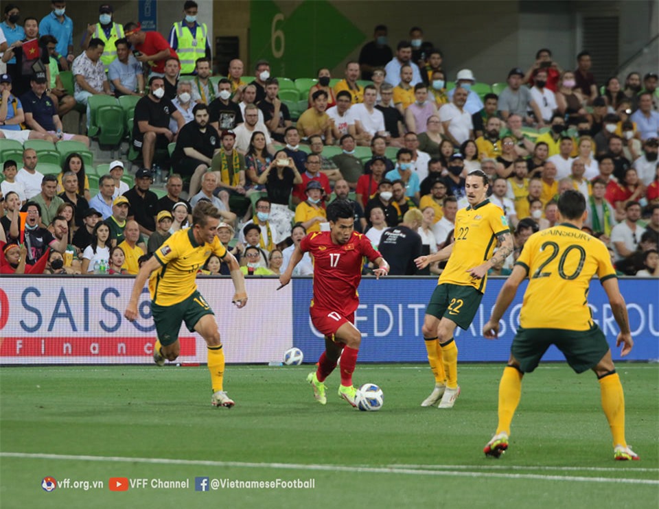 ĐT Việt Nam thi đấu đầy nỗ lực trước Australia - Ảnh: VFF 