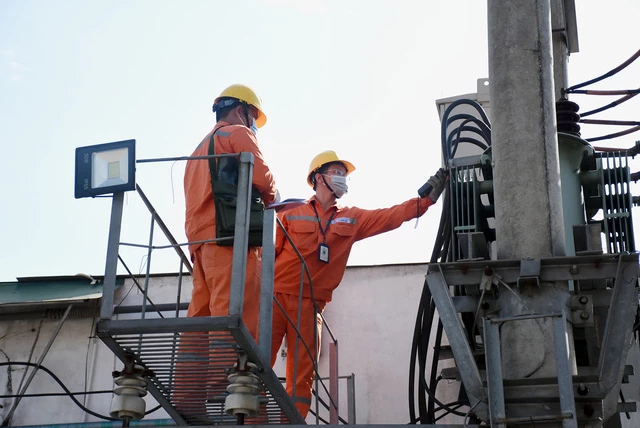 EVN yêu cầu các đơn vị tăng cường trực quản lý vận hành nhằm bảo đảm cung cấp điện an toàn, liên tục và ổn định trong dịp Tết Nguyên đán Nhâm Dần. Ảnh: VGP/ Toàn Thắng