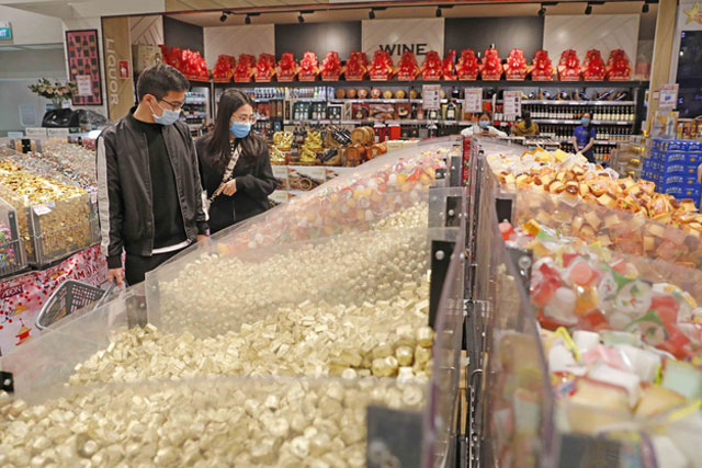 Tết 2022, người tiêu dùng thắt chặt hầu bao