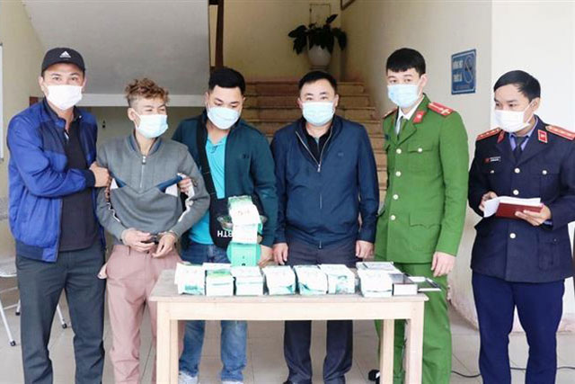 Bắt giữ đối tượng vận chuyển gần 10kg ma túy tổng hợp