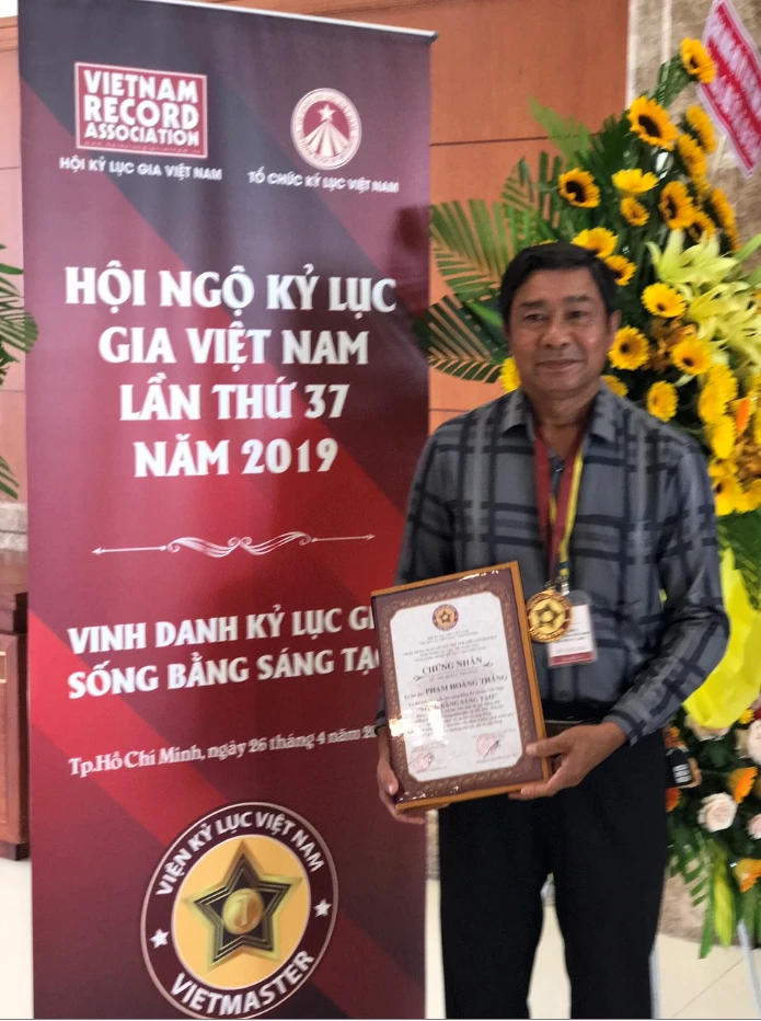 Vinh danh "Kỷ lục gia" sống bằng sáng tạo Vinh danh "Kỷ lục gia" sống bằng sáng tạo