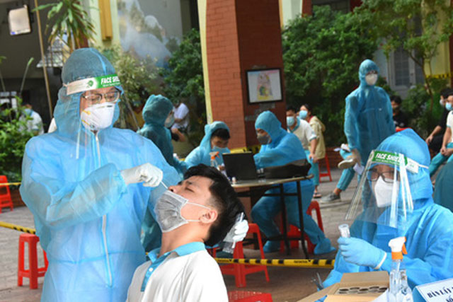 Sáng 31/1: Địa phương không được tự đặt ra yêu cầu chống dịch trái với quy định; 14 tỉnh, thành có ca COVID-19 nhiễm Omicron