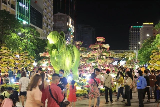 Không khí vui tươi đón năm mới tại TP Hồ Chí Minh - Ảnh 2.