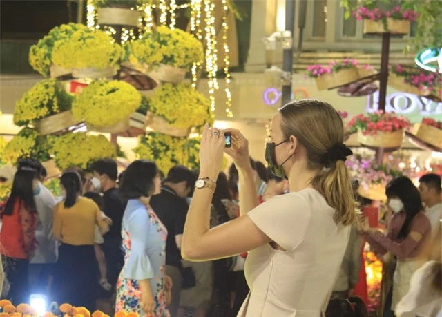 Không khí vui tươi đón năm mới tại TP Hồ Chí Minh - Ảnh 5.