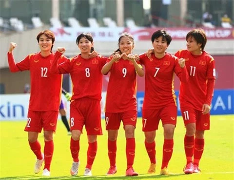 Các cầu thủ nữ Việt Nam vừa có trận đấu vượt trội và thắng 2-0 trước Thái Lan