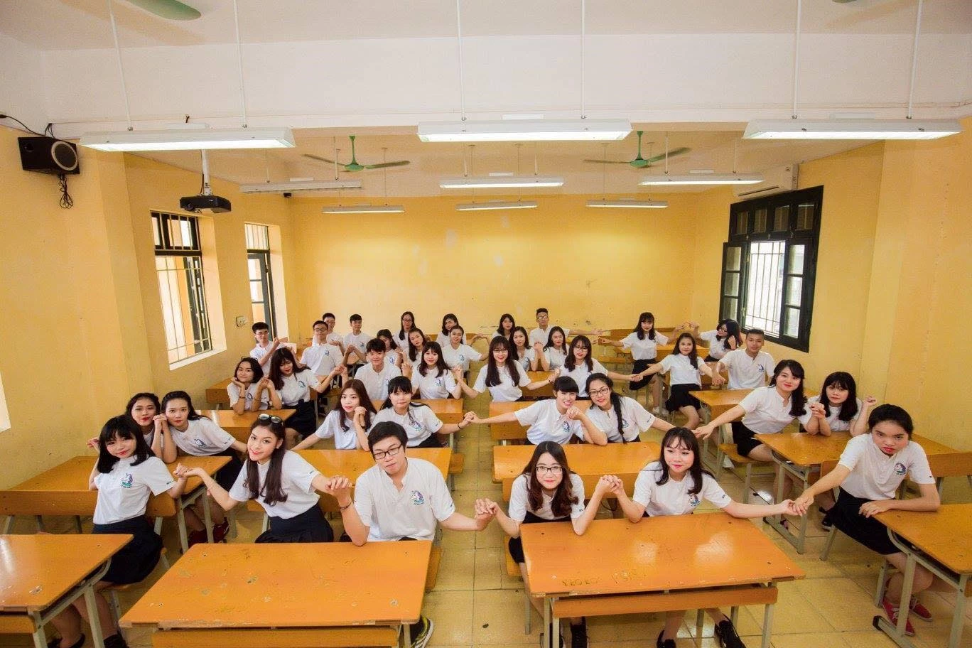 Tại Hà Nội, dự kiến học sinh từ lớp 7 đến 12 tại những khu vực dịch cấp độ 1 và 2 sẽ được quay lại trường học tập trung từ 8/2