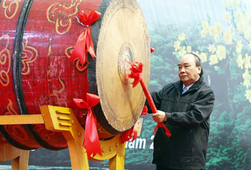 Chủ tịch nước đánh trống tại Đền Hùng phát động Tết trồng cây