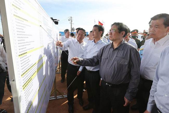 Thủ tướng: Xây dựng sân bay Long Thành, ai không làm được thì đứng sang một bên cho người khác làm