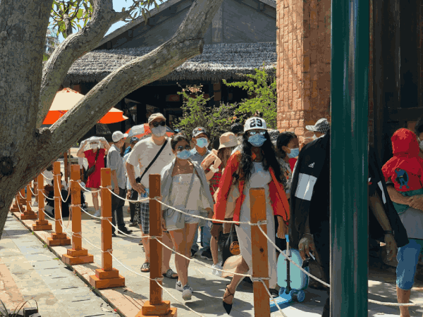 Phú Quốc nhộn nhịp du khách những ngày đầu năm mới