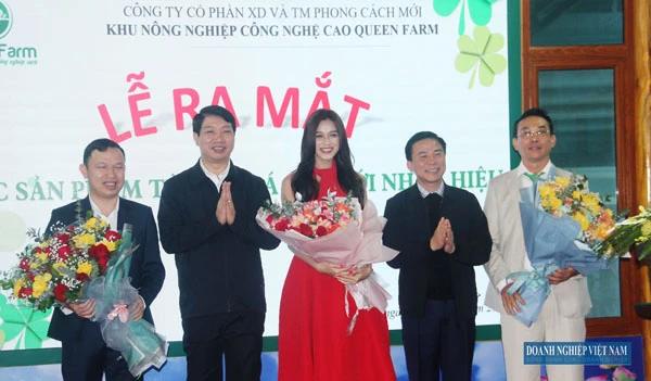 Hoa hậu Đỗ Thị Hà chính thức trở thành Đại diện các sản phẩm từ rau má của Queen Farm.