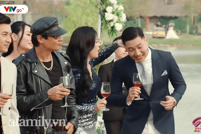 Phương Oanh véo tai Mạnh Trường khi cùng hát ca khúc Say phim, loạt tác phẩm đình đám nào của VTV được gọi tên?