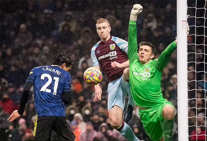 Ronaldo dự bị, MU đổ lỗi cho ai bây giờ?