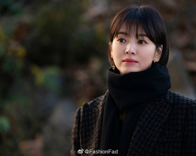 Hội mỹ nhân "xuống tóc" đóng phim: Song Hye Kyo được khen như nữ sinh, bạn gái Song Joong Ki bị chê kém sắc