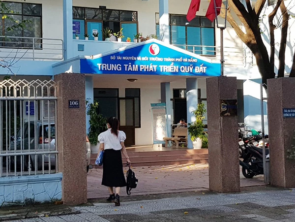 Trung tâm Phát triển quỹ đất TP Đà Nẵng được giao thực hiện các bước đấu giá quyền sử dụng đất đối với 17 lô đất lớn vừa được phê duyệt theo đúng quy định