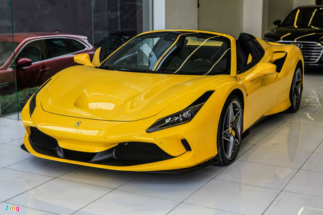 Chi tiết siêu xe Ferrari F8 Spider với gói nội thất carbon tại Việt Nam