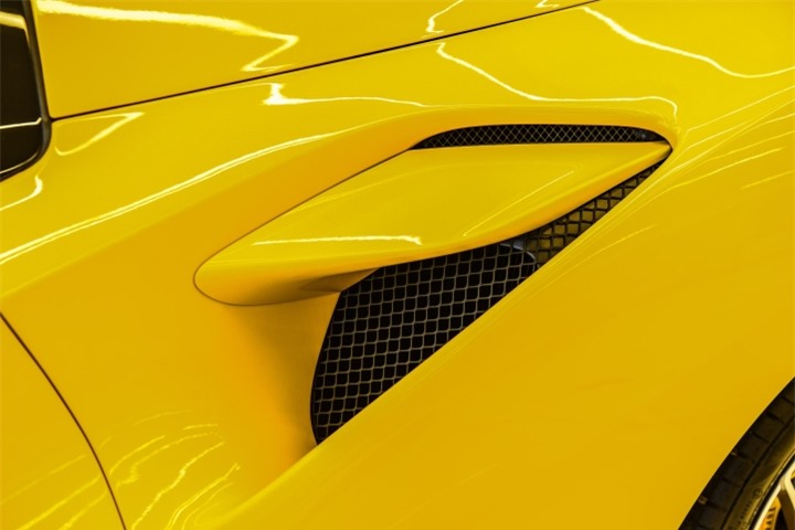 Chi tiết Ferrari F8 Spider với gói nội thất carbon tại Việt Nam - 8