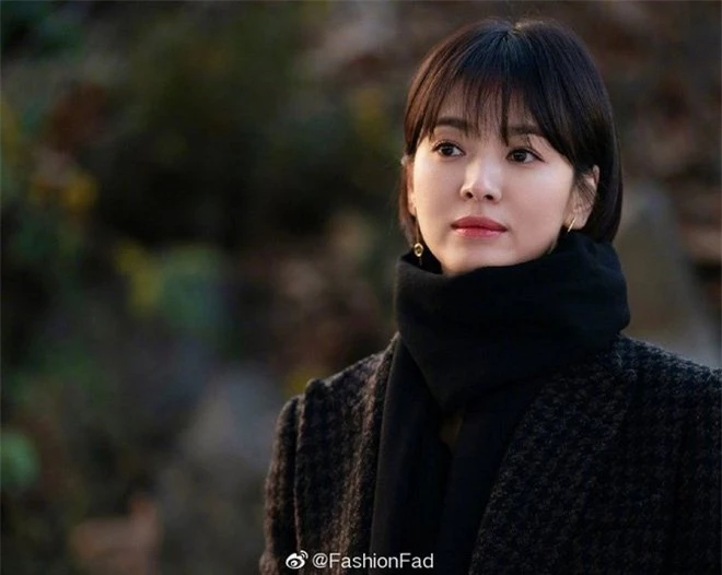 Hội mỹ nhân &quot;xuống tóc&quot; đóng phim: Song Hye Kyo được khen như nữ sinh, bạn gái Song Joong Ki bị chê kém sắc - Ảnh 32.