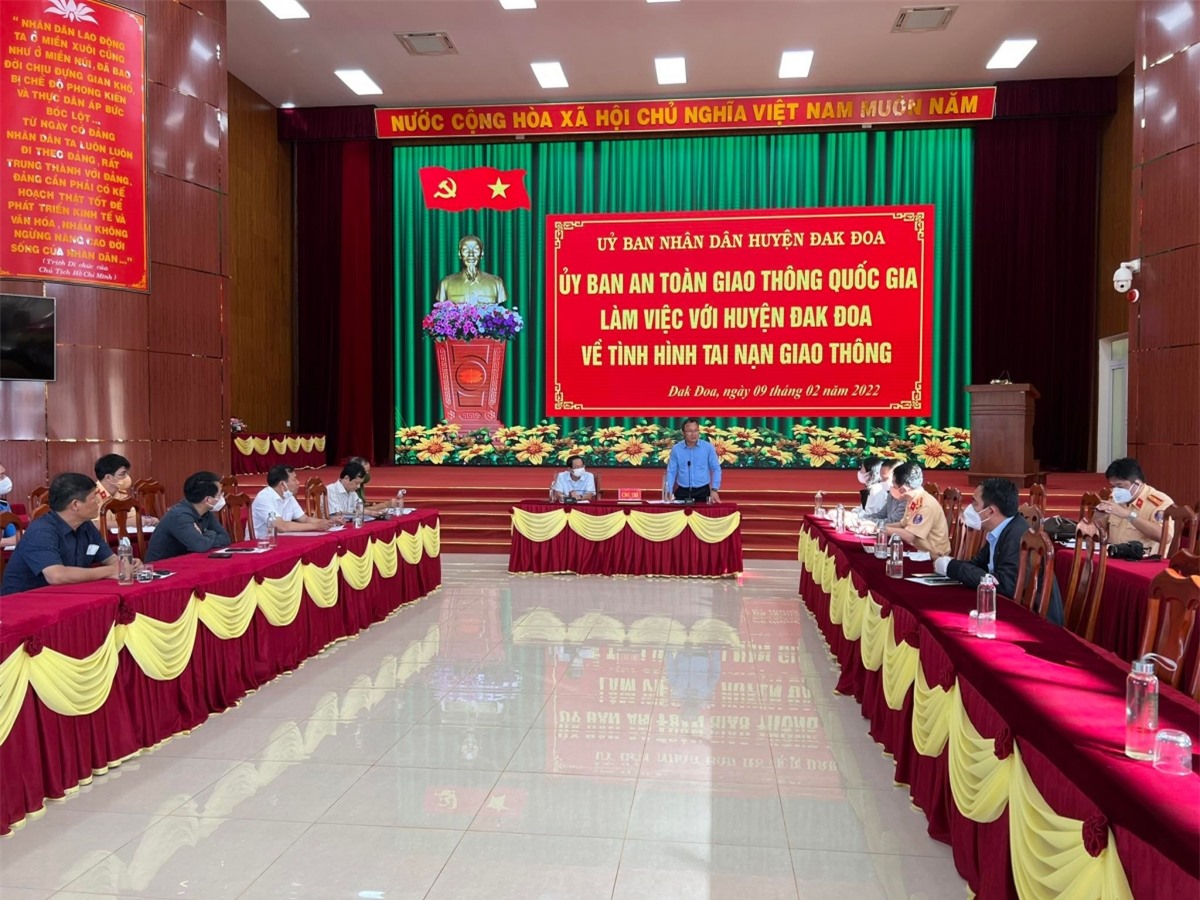 Đoàn công tác của Ủy ban ATGT Quốc gia làm việc với lãnh đạo tỉnh Gia Lai.