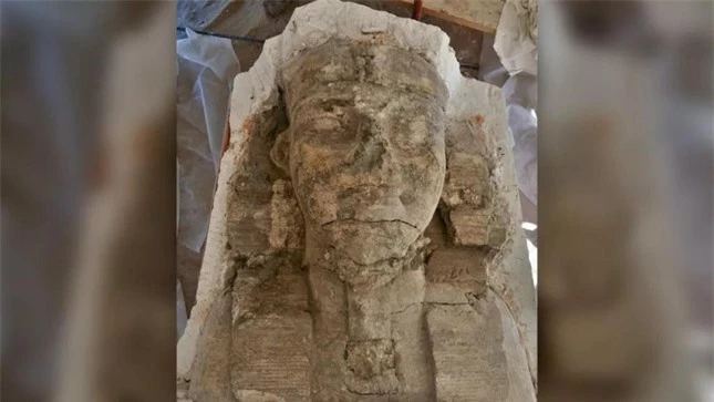 Tìm thấy 2 tượng nhân sư khổng lồ tại ngôi đền Ai Cập cổ đại ảnh 1