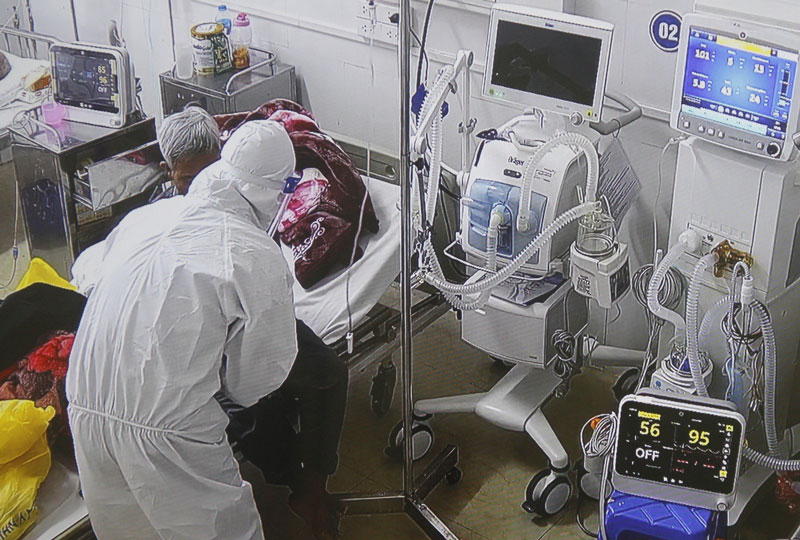 Sáng 10/2: Có 425 ca COVID-19 nặng thở máy, ECMO; Khẩn trương ứng phó với F0 tăng nhanh sau Tết