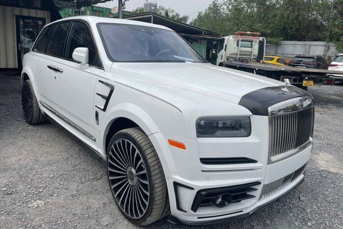 Ngắm siêu xe Rolls-Royce Cullinan độ Mansory đầu tiên tại Việt Nam