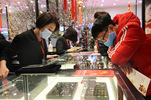 Sôi động không khí mua vàng đầu năm