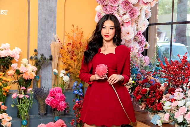 Trong không khí hân hoan của những ngày đầu năm, Á hậu Kim Duyên vừa khiến dân tình bất ngờ khi mở tiệm hoa ngoại nhập xinh xắn mang tên S Florist tại 20-22 Chu Mạnh Trinh, Quận 1, TP Hồ Chí Minh.