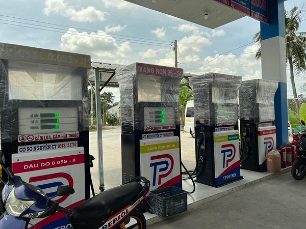 Phát hiện cây xăng có hàng ngàn lít xăng nhưng không bán 