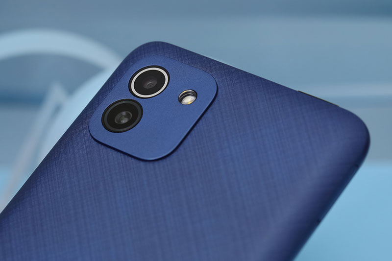 Ngắm smartphone Samsung pin 5.000 mAh, RAM 4 GB, giá hơn 3 triệu tại Việt Nam