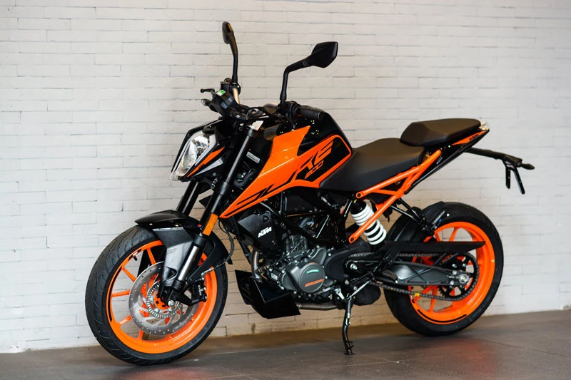 KTM 200 Duke 2021.