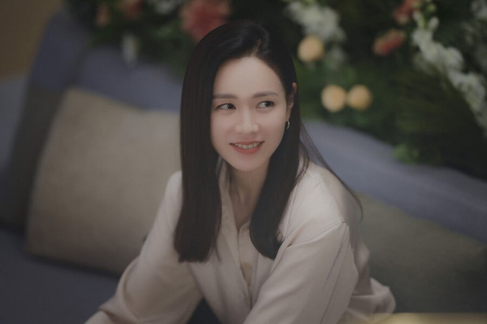 Son Ye Jin xuất hiện xinh đẹp, cười rạng rỡ sau khi tuyên bố kết hôn với Hyun Bin