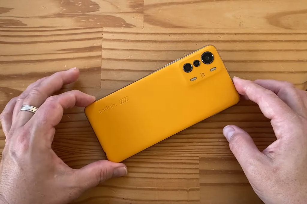 Trên tay smartphone 5G, RAM 8 GB, màn hình 120Hz, sạc 33W, giá hơn 6 triệu