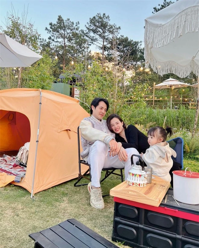 Vợ chồng Đông Nhi cử chỉ cực ngọt, ái nữ hào môn một lần được bay trong chuyến picnic cuối tuần! - Ảnh 2.