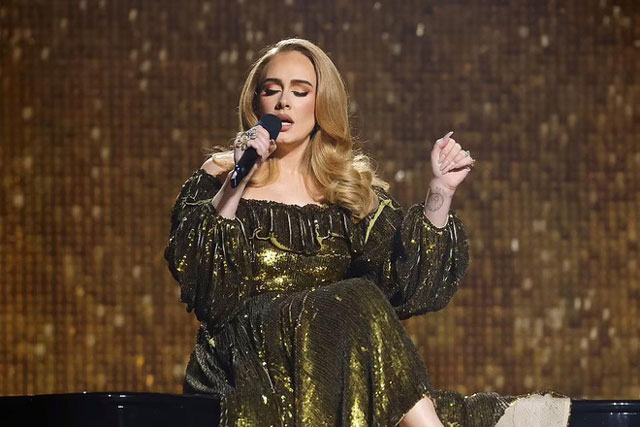 Lột xác đến mức chấn động thế giới, Adele giờ mới đạt đến thời kỳ đỉnh cao nhan sắc: Phụ nữ đẹp nhất khi yêu là đây!