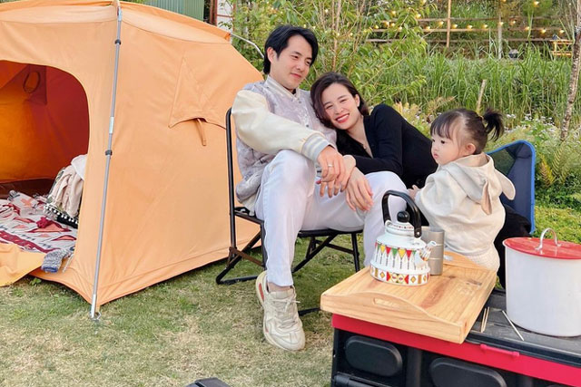 Khung ảnh hạnh phúc của vợ chồng Đông Nhi - Ông Cao Thắng, ái nữ ngày càng biết chiếm sóng thông qua cách này?