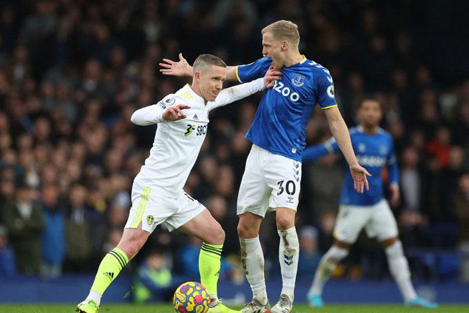 Van de Beek đá ra sao trong trận ra mắt Everton?