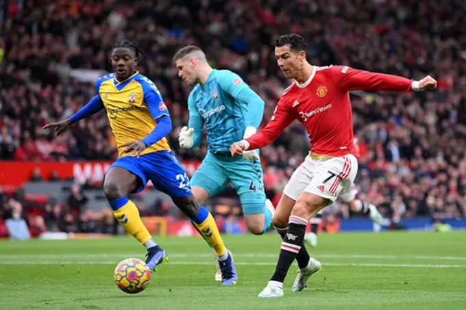 Ronaldo nối dài chuỗi trận tịt ngòi, MU chia điểm Southampton