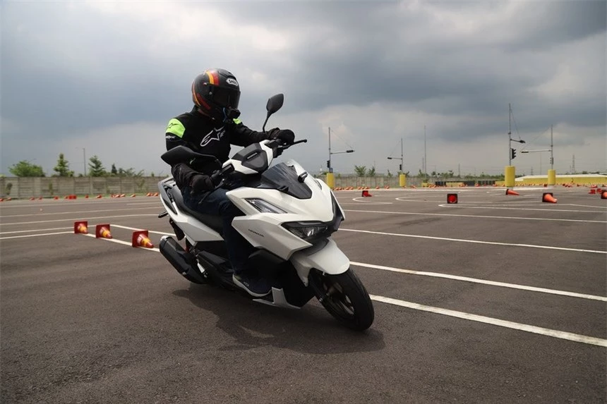 Honda Vario 160 anh 3