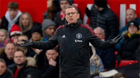 Rangnick thất vọng, Scholes chỉ trích MU thiếu một HLV