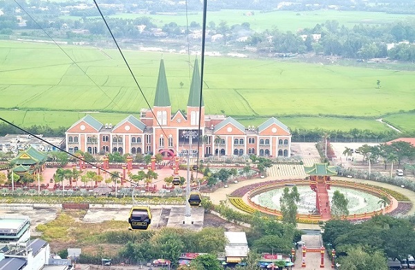 Cáp treo Núi Sam chính thức vận hành