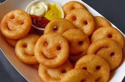 Cách làm bánh khoai tây cười tại nhà khiến các con mê tít