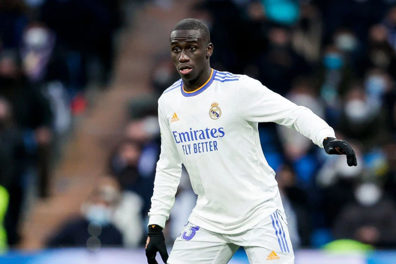 Hậu vệ trái: Ferland Mendy (Real Madrid).