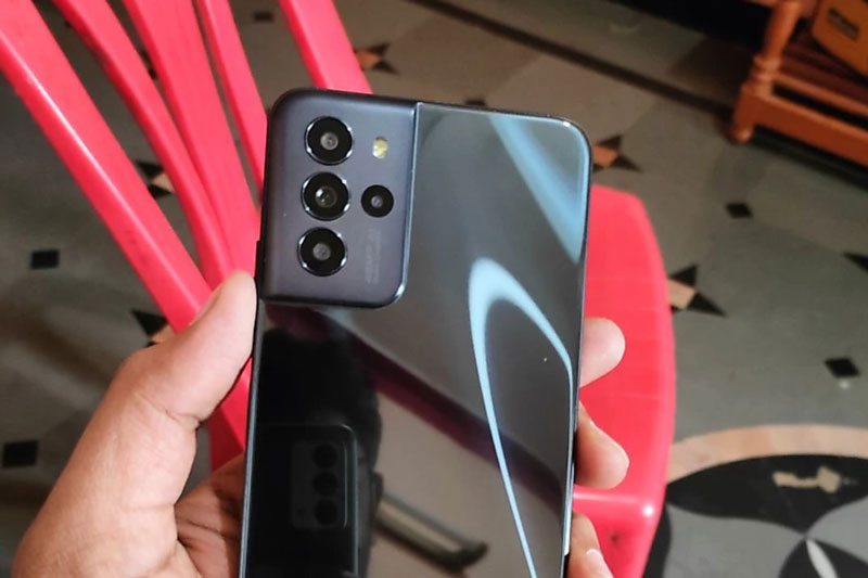 Trên tay smartphone RAM 4 GB, pin 5.000 mAh, sạc 30W, giá rẻ bất ngờ