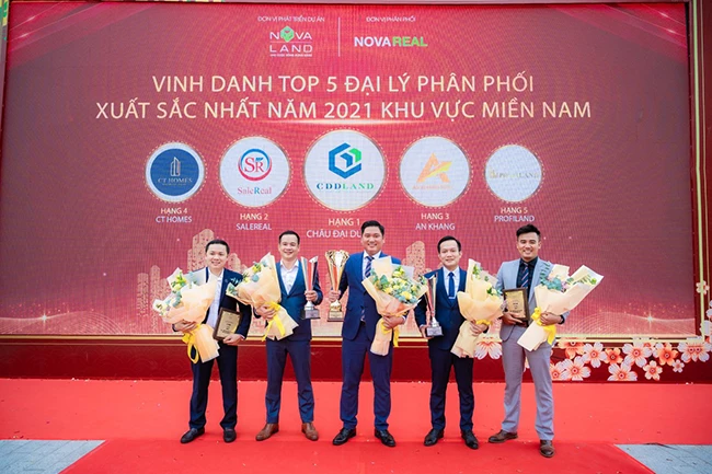 Top 5 Đối tác phân phối xuất sắc nhất năm 2021 khu vực miền Nam.