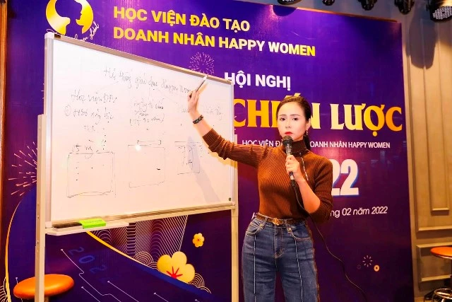 Chủ tịch Sáng lập và Điều hành Happy Women Leader Network - Bùi Thanh Hương phát biểu chỉ đạo Hội nghị