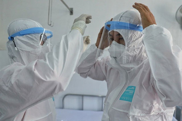 Sáng 15/2: Số mắc COVID-19 trung bình 7 ngày qua là 25.918 ca/ngày; Kịp thời cung cấp thuốc điều trị cho F0 chuyển nặng