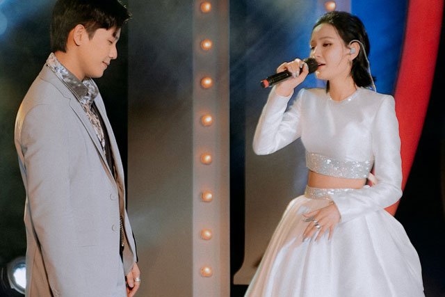 Clip: Hiền Hồ và Quân A.P song ca bản mashup "gây bão" một thời, mới hát câu đầu đã "oét" nhưng nhanh trí giải thích rất mượt