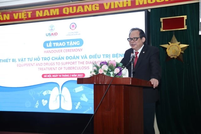 PGS.TS Nguyễn Viết Nhung- Giám đốc BV Phổi TƯ, Chủ nhiệm Chương trình Chống lao Quốc gia phát biểu tại Lễ trao tặng.