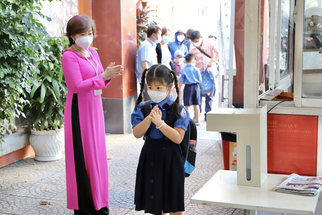 CHÍNH THỨC: Học sinh tiểu học ở nội thành Hà Nội trở lại trường học trực tiếp từ 21/2