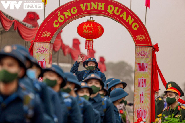 Lễ nhận quân đặc biệt thời COVID-19: Những cái vẫy chào từ xa